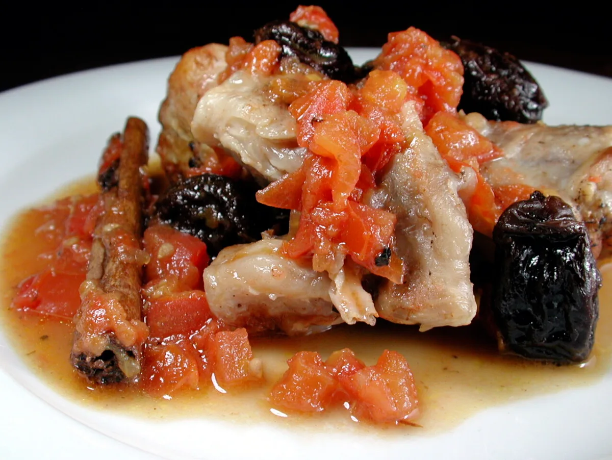 Chicken With Tomatoes and Prunes