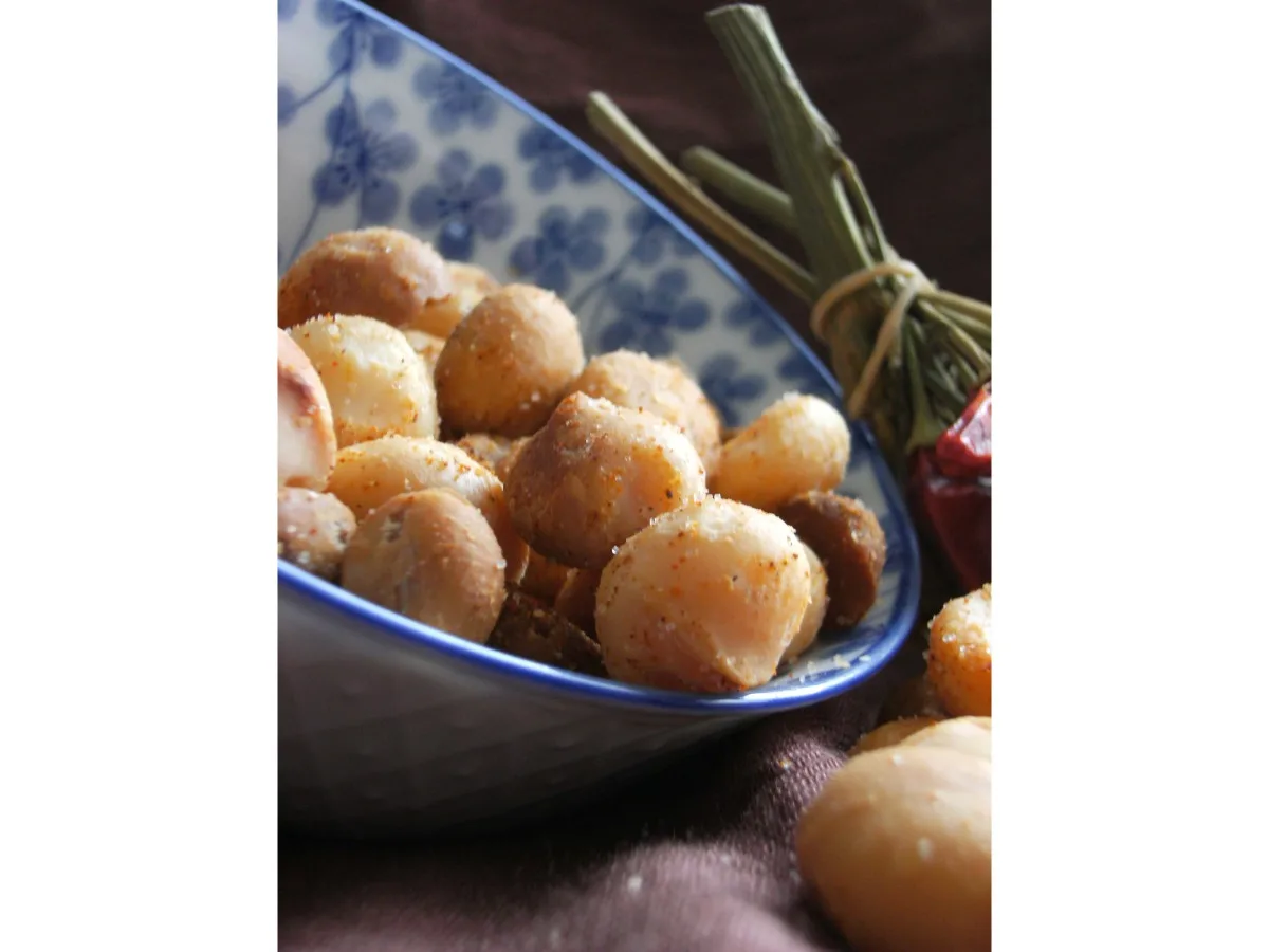 Chile Roasted Macadamia Nuts