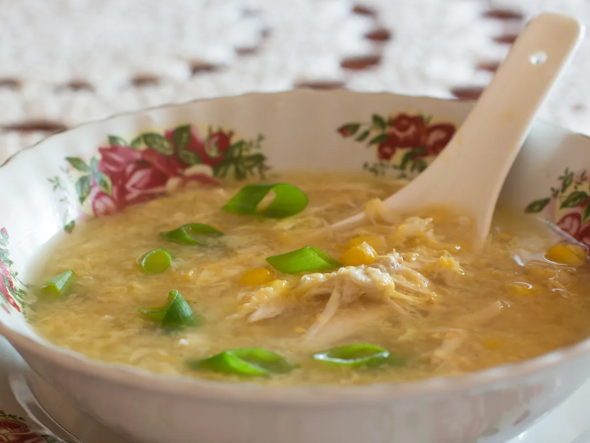 Китайський курячий суп з кукурудзою