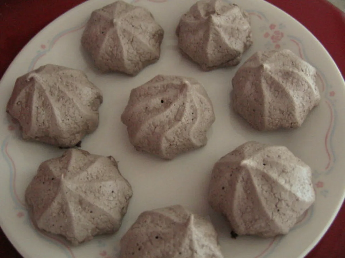 Chocolate-Cinnamon Meringues