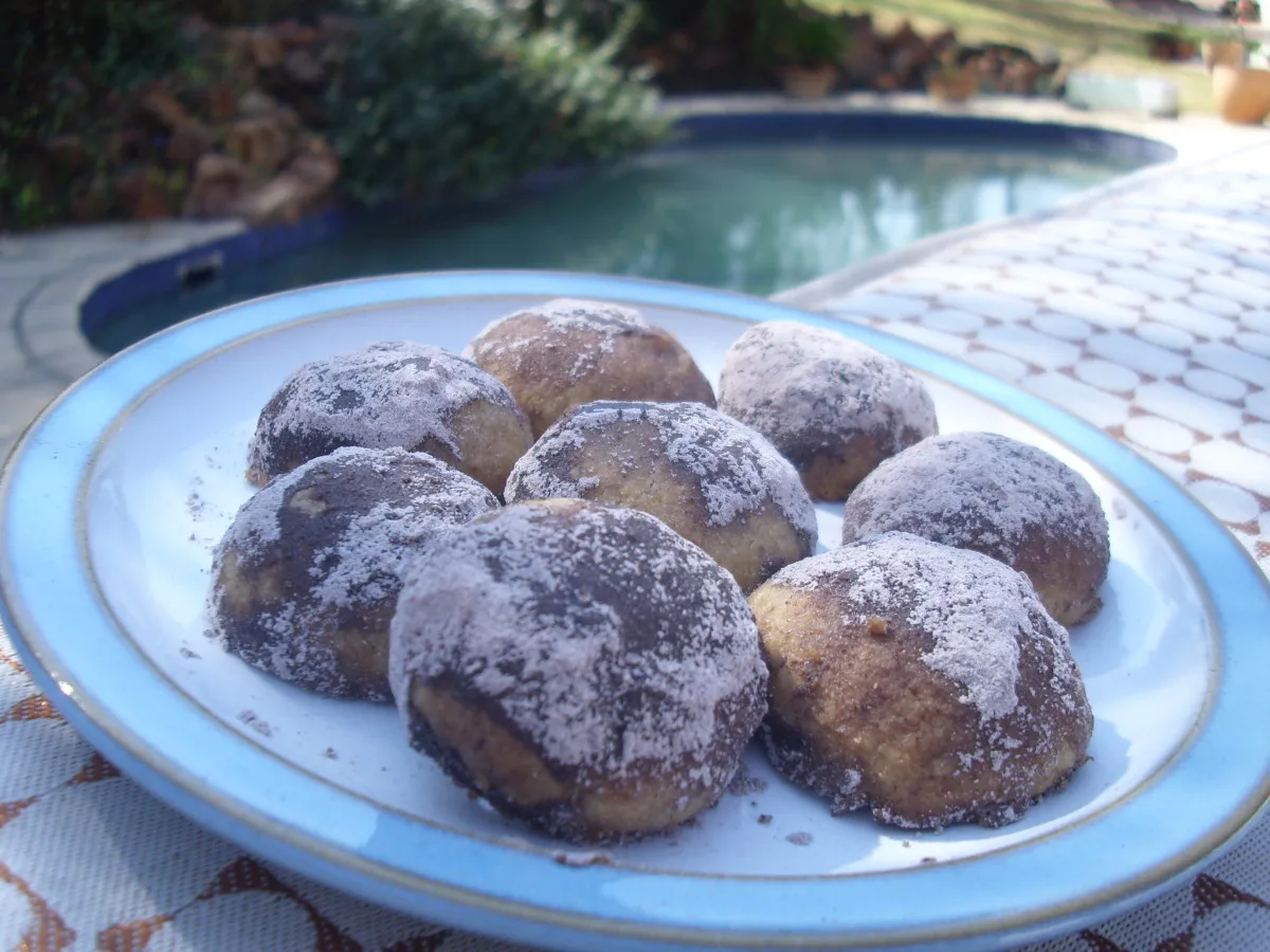Chocolate Mexican Wedding Cookies