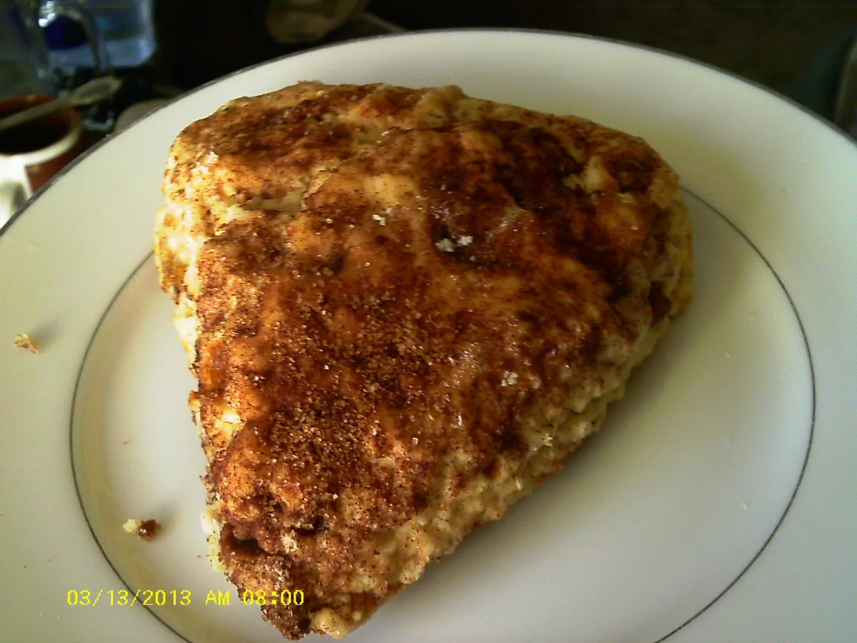 Скона з корицею та шоколадними крихтами