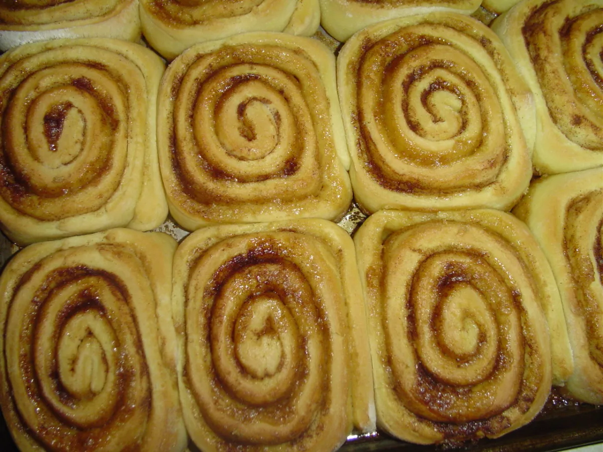Cinnamon Rolls Using Cake Mix!