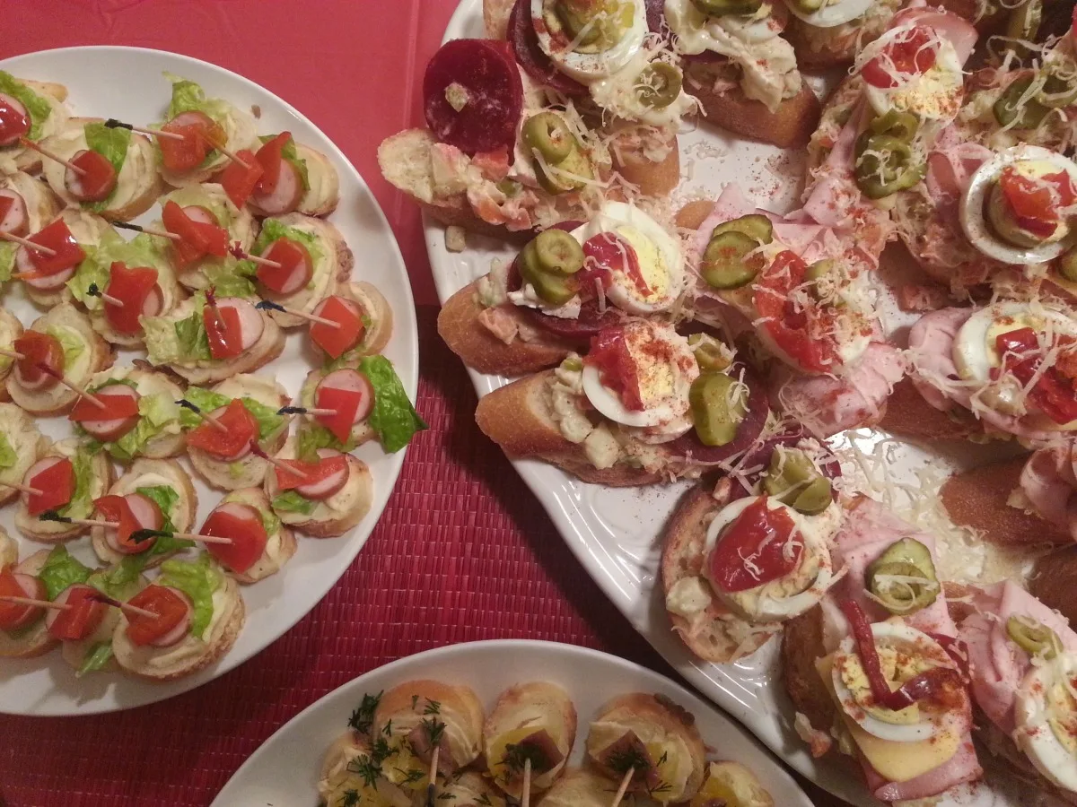 Czech Open Faced Sandwiches/ Obložené Chlebí?ky