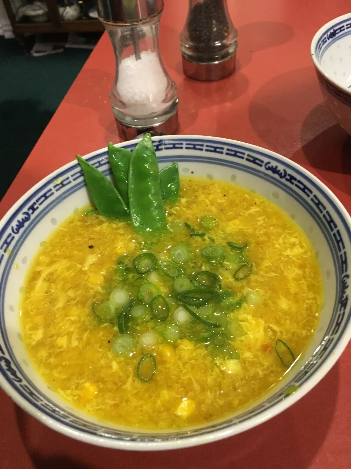 Легкий китайський курячий суп з кукурудзою