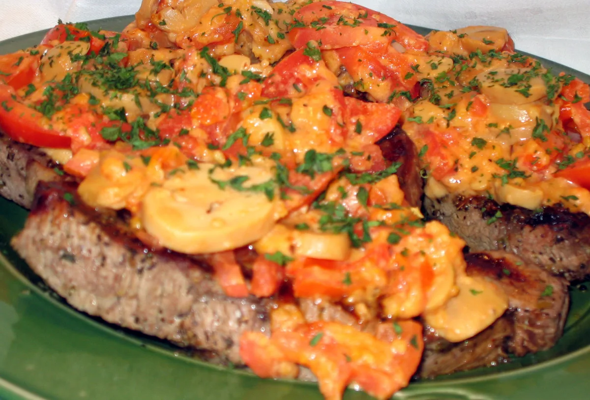 Easy Greek-seasoned Steak With Mushrooms & Tomatoes