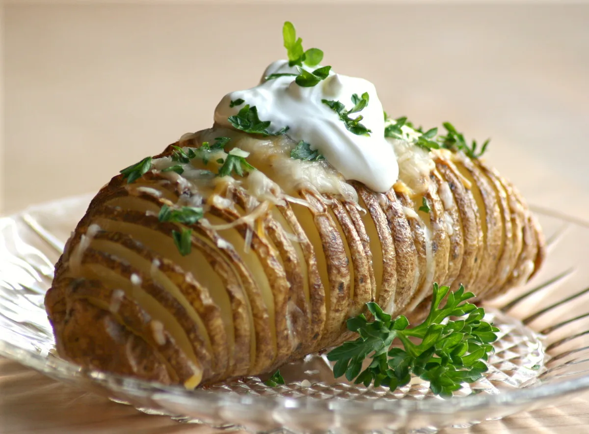 Елегантна запечена картопля Hasselback
