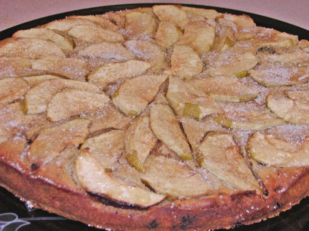 English Apple Cinnamon Coffee Cake