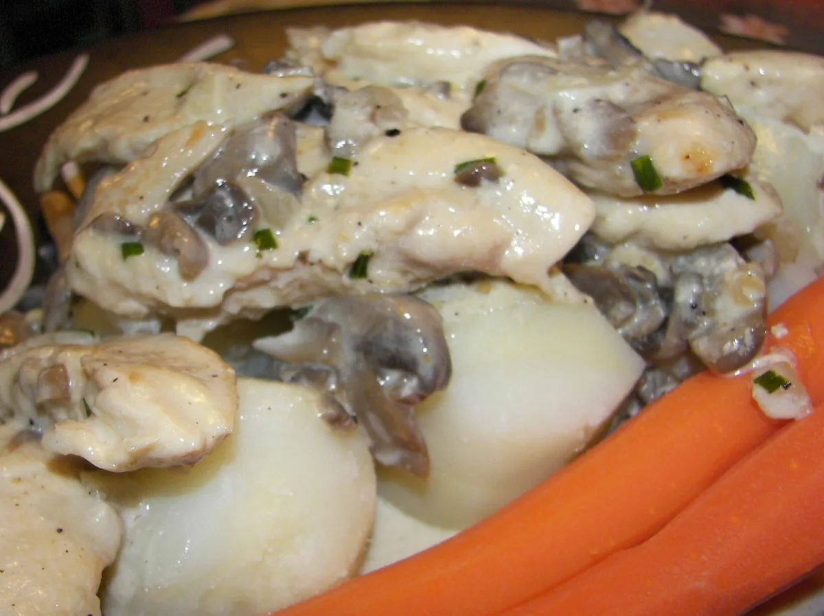 Geschnetzeltes  (Chicken in Cream Sauce)