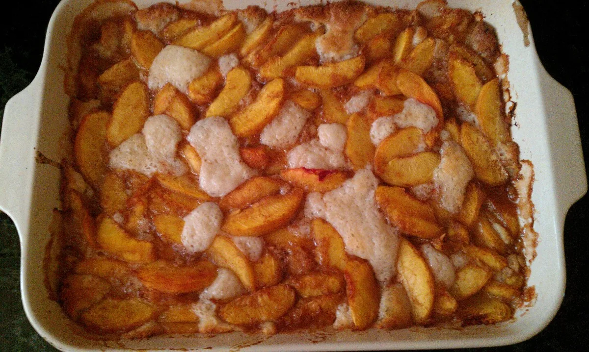 Good-'n'-Gooey Fresh Peach Cobbler