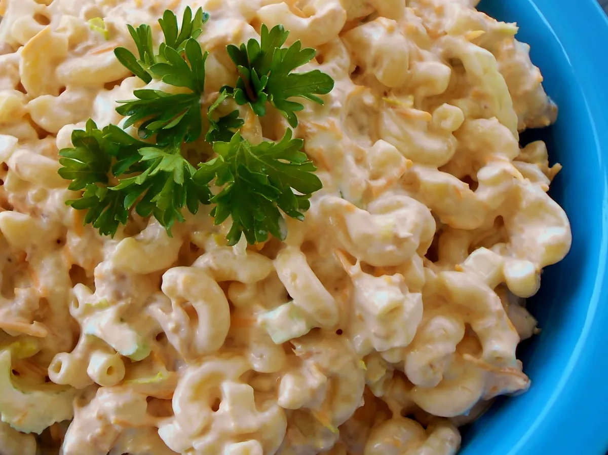 Тунець з макаронами по-бабусі