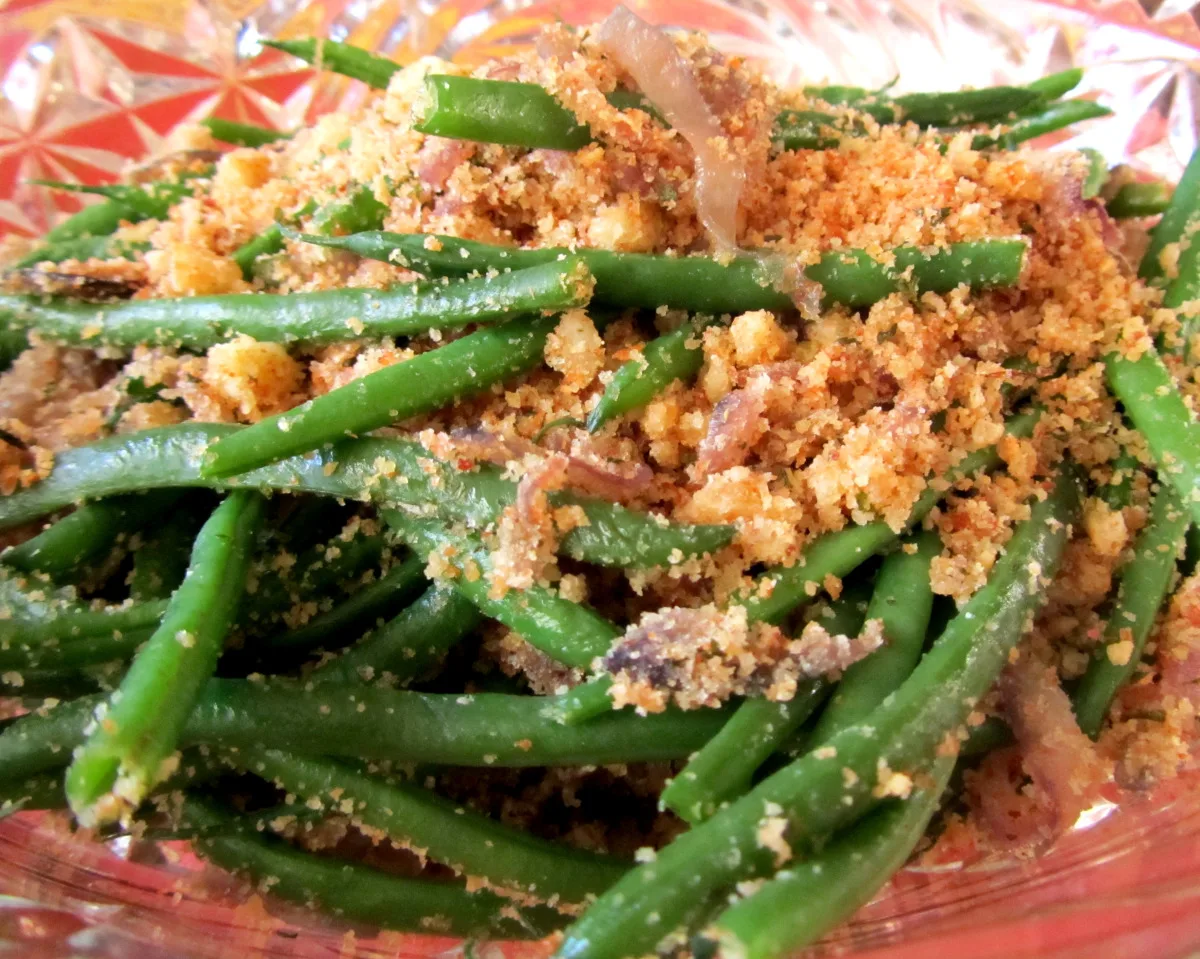 Green Beans With Garlic and Breadcrumbs
