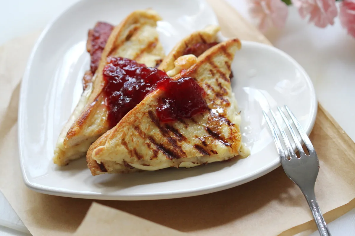 Grilled Cheese French Toast With Bacon