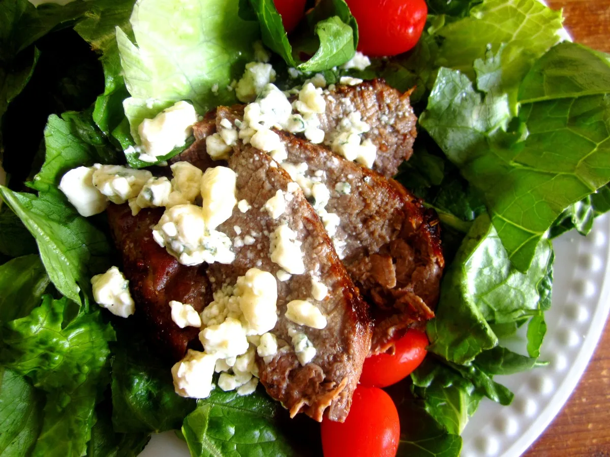 Grilled Steak Salad With Crumbly Bleu Salad Dressing