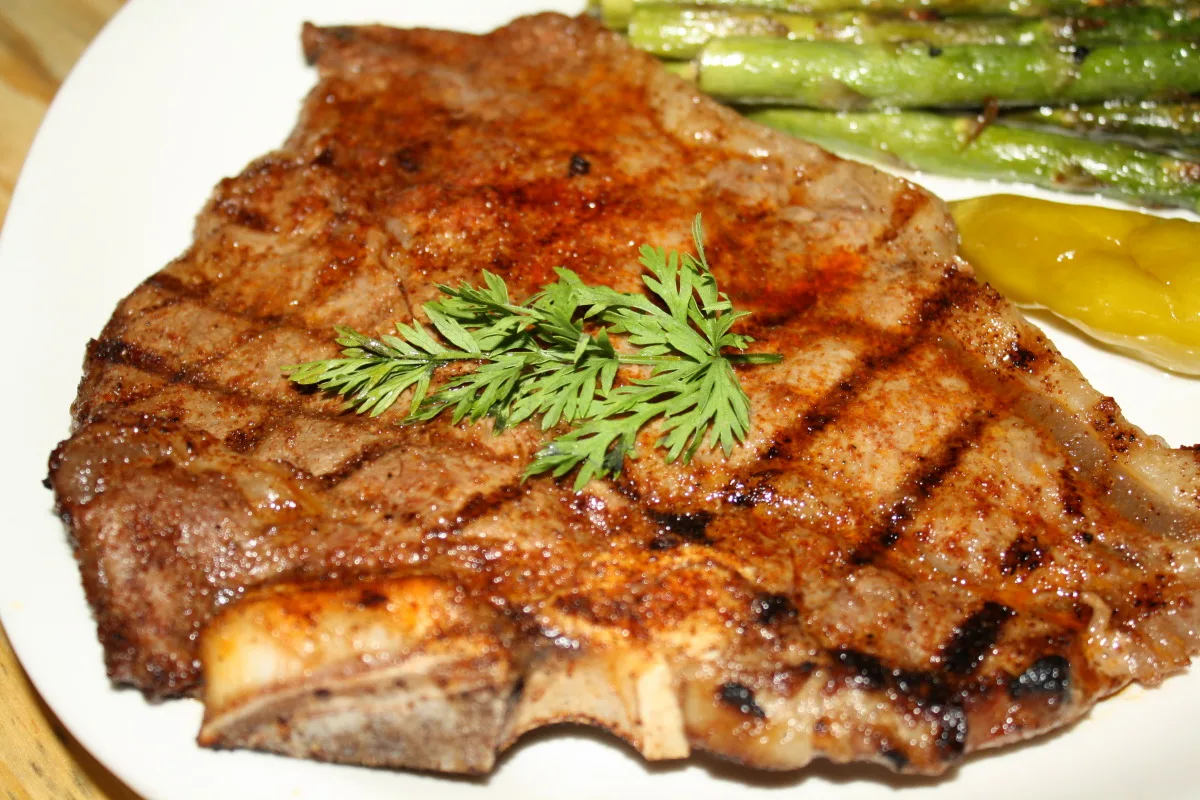 Grilled T-Bone Steaks With BBQ Rub