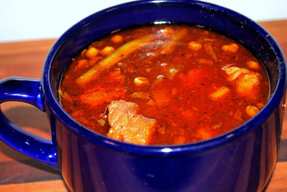 HEARTY BEEF AND VEGETABLE SOUP