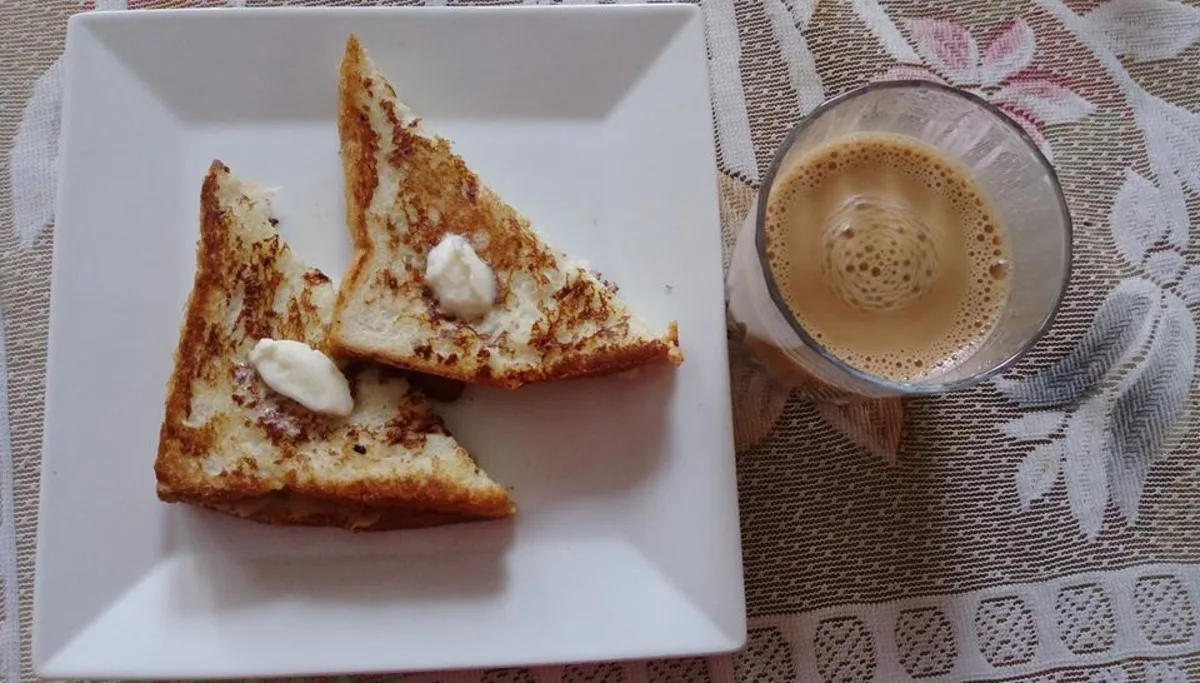 How to Make a Spicy Milk Sandwich for a Yummy Snack