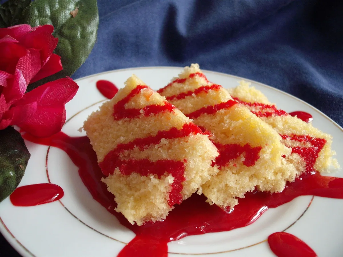 Iraqi Vanilla Cake With Pomegranate Sauce