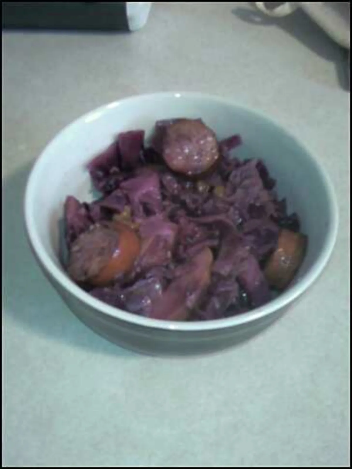 Кільбаса з капустою (Kielbasa mit Rotkohl)