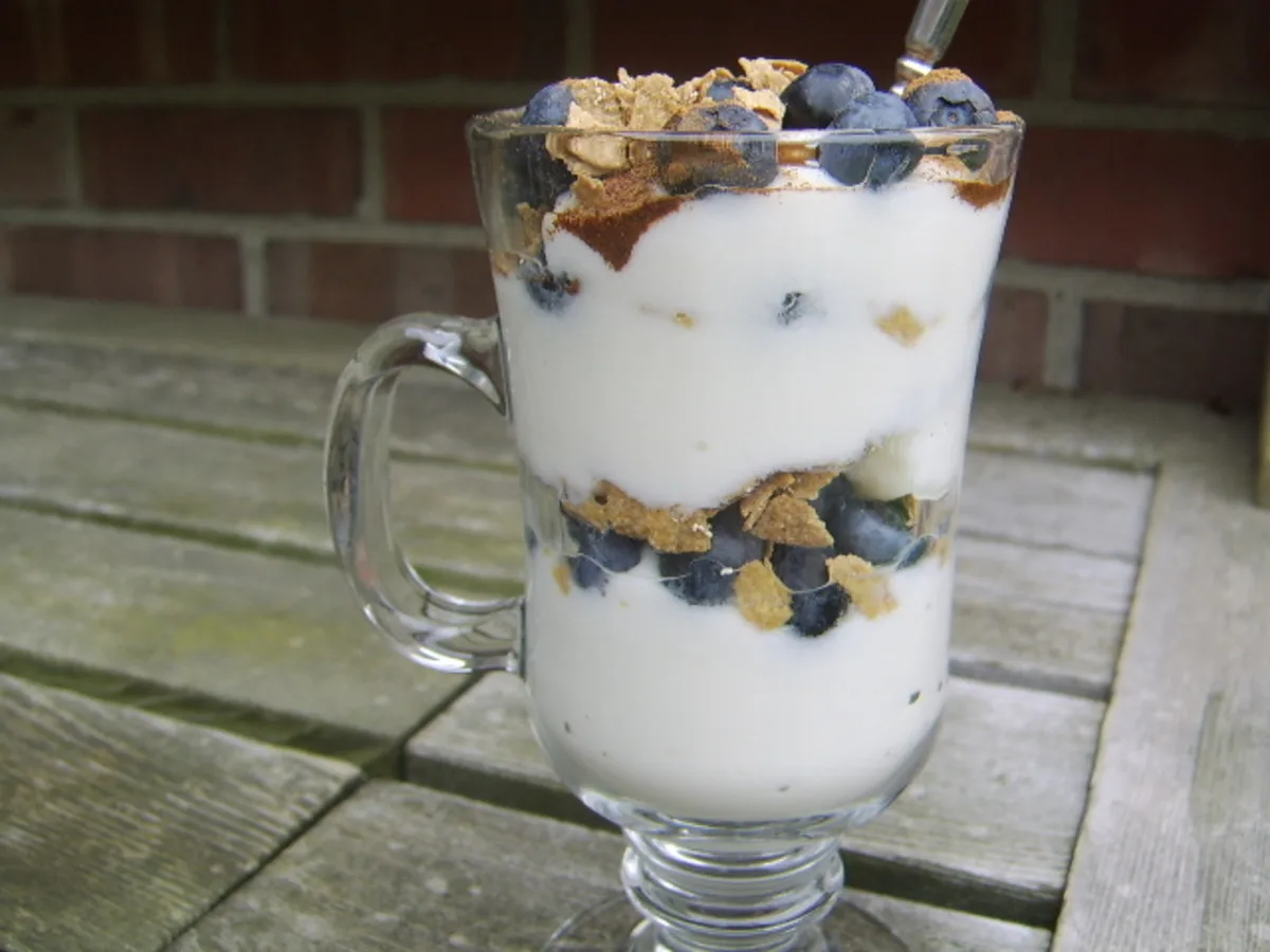 Light and Healthy Blueberry Yogurt Parfait