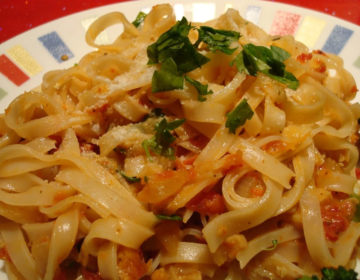 Linguine With Red Pesto Clam Sauce