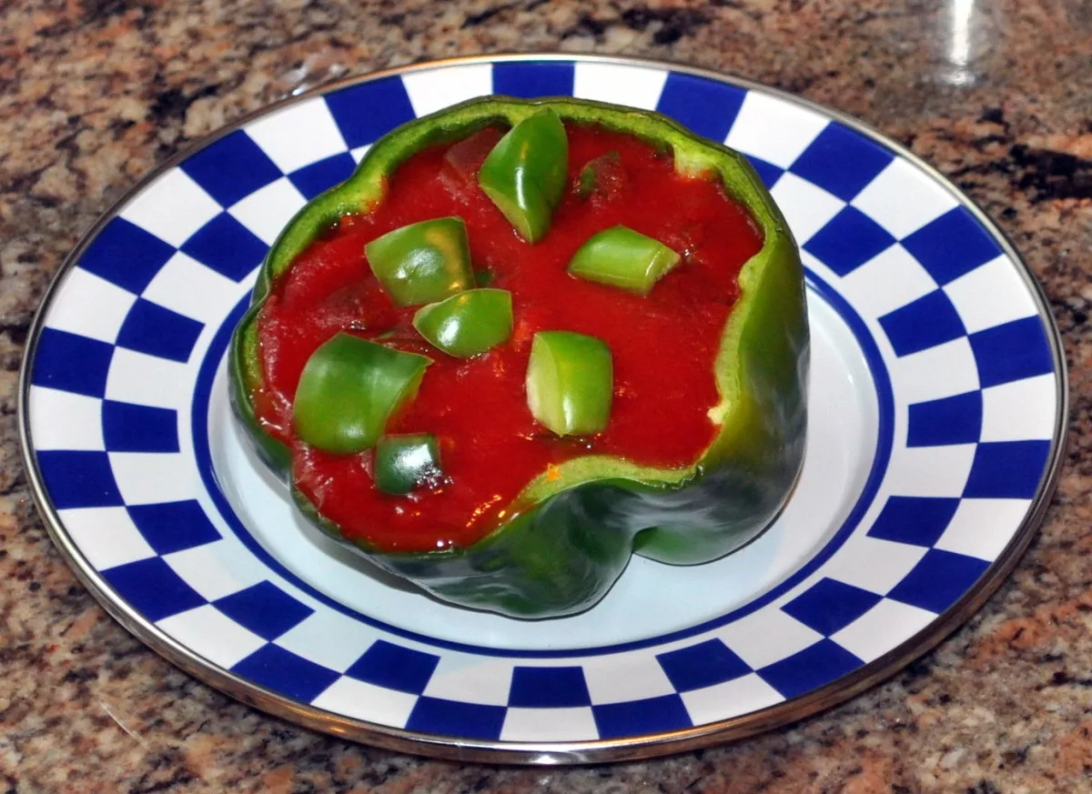 Low Calorie Tomato Flavored Stuffed Peppers With Tuna