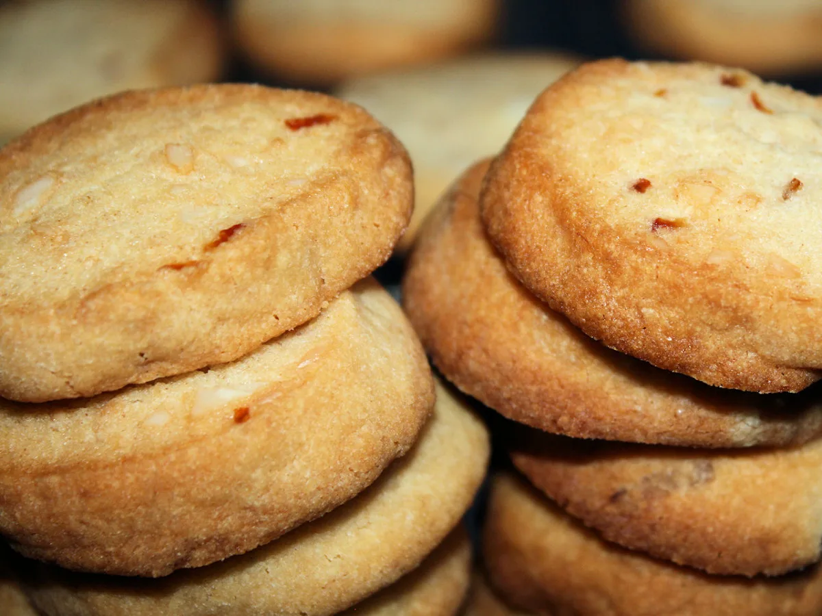 Macadamia & Burnt Butter Biscuits
