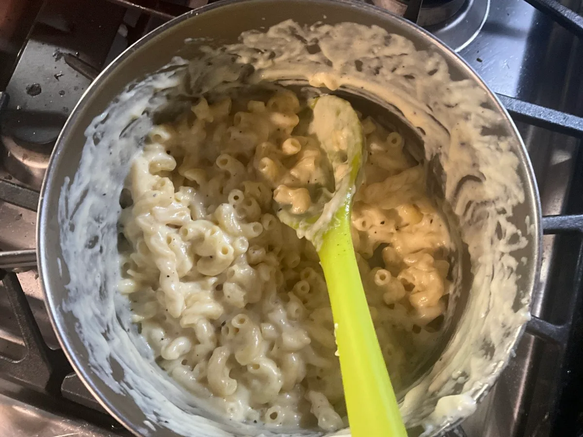Макарони з сиром і таємним соусом з тофу