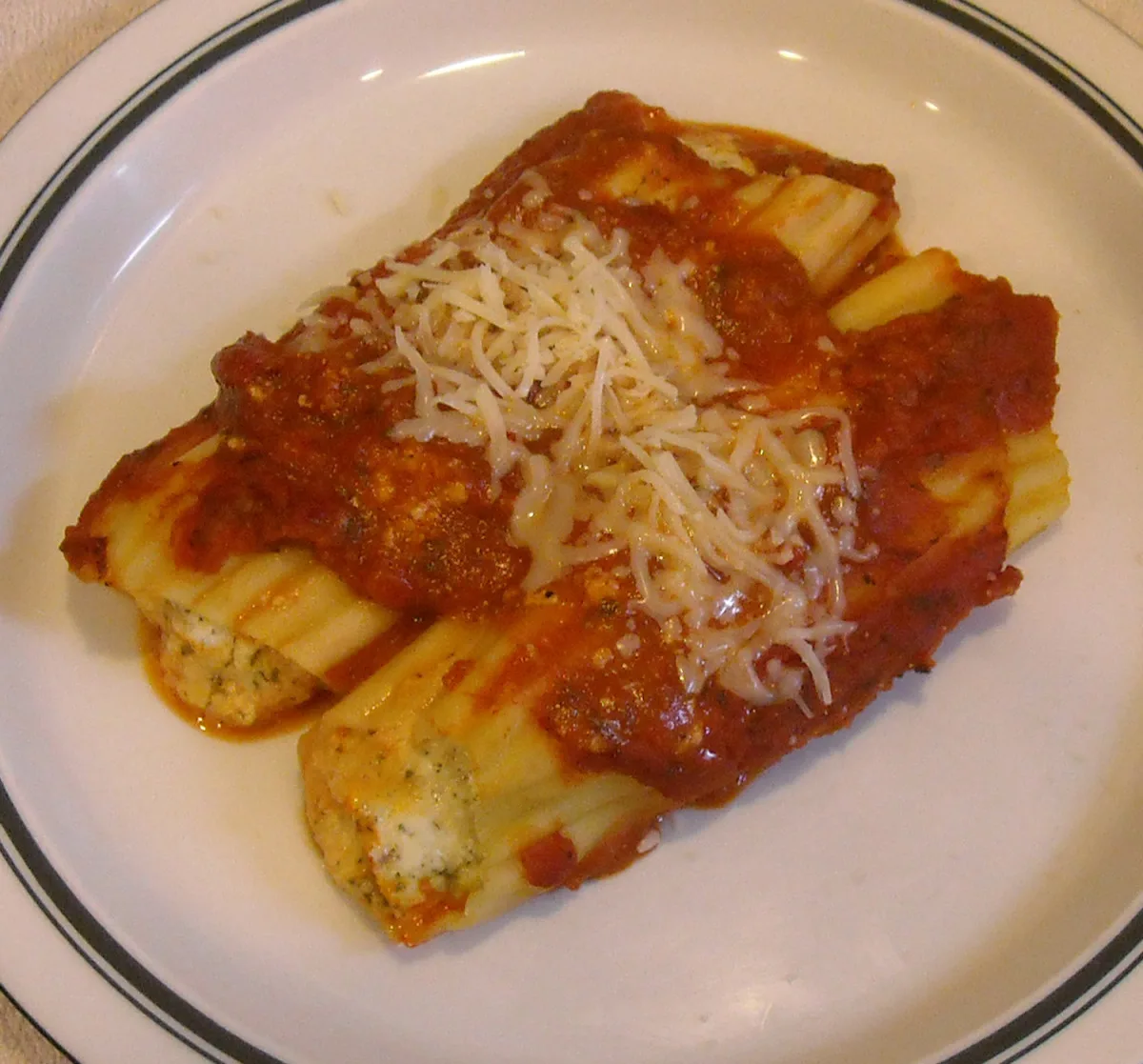 Easy Cheese-Stuffed Manicotti