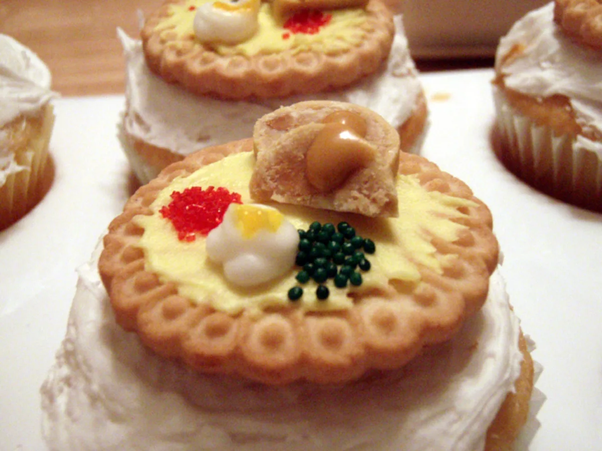 Mini Thanksgiving Dinner Cupcakes