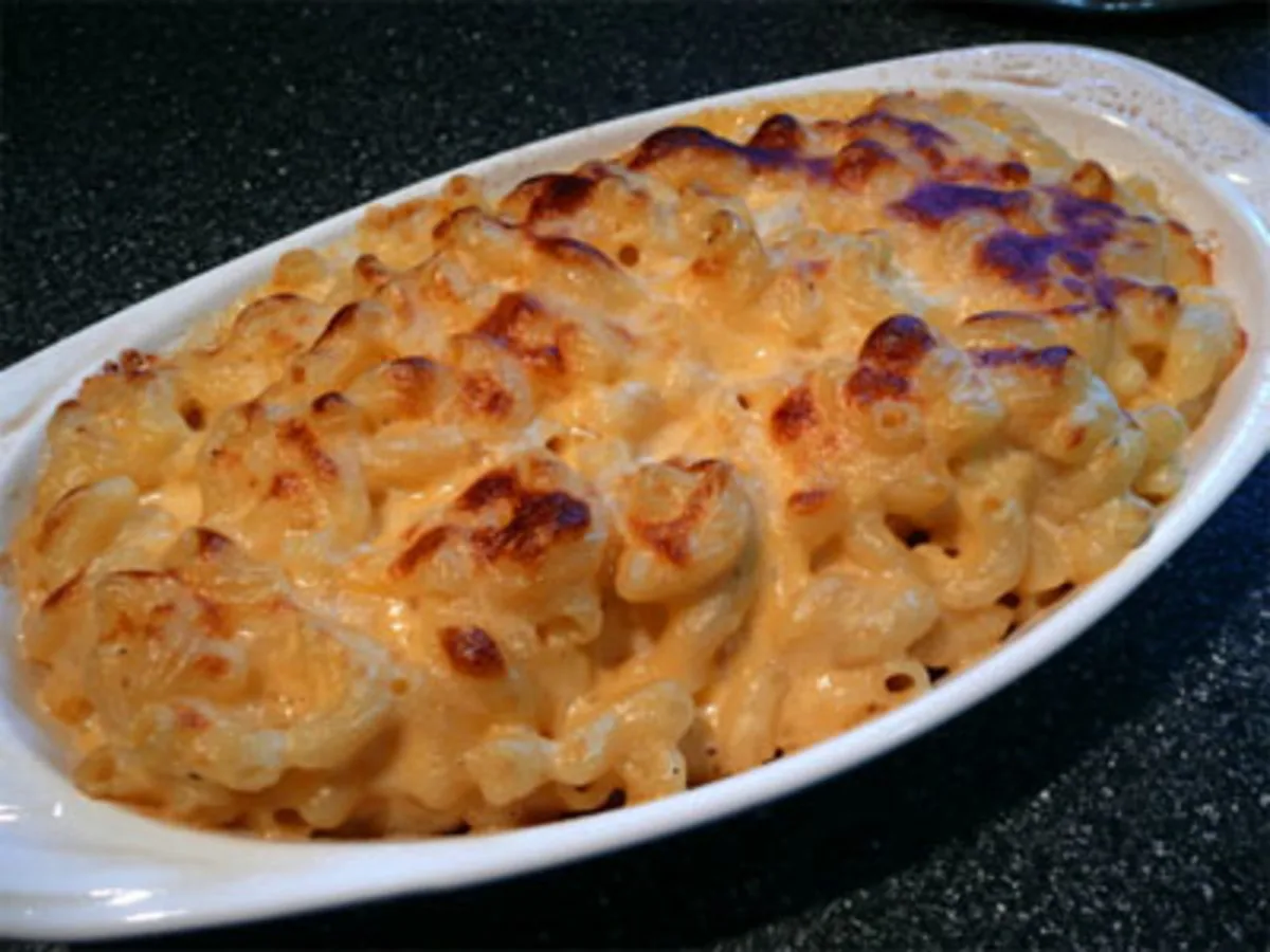 Макарони по-маминому з сиром
