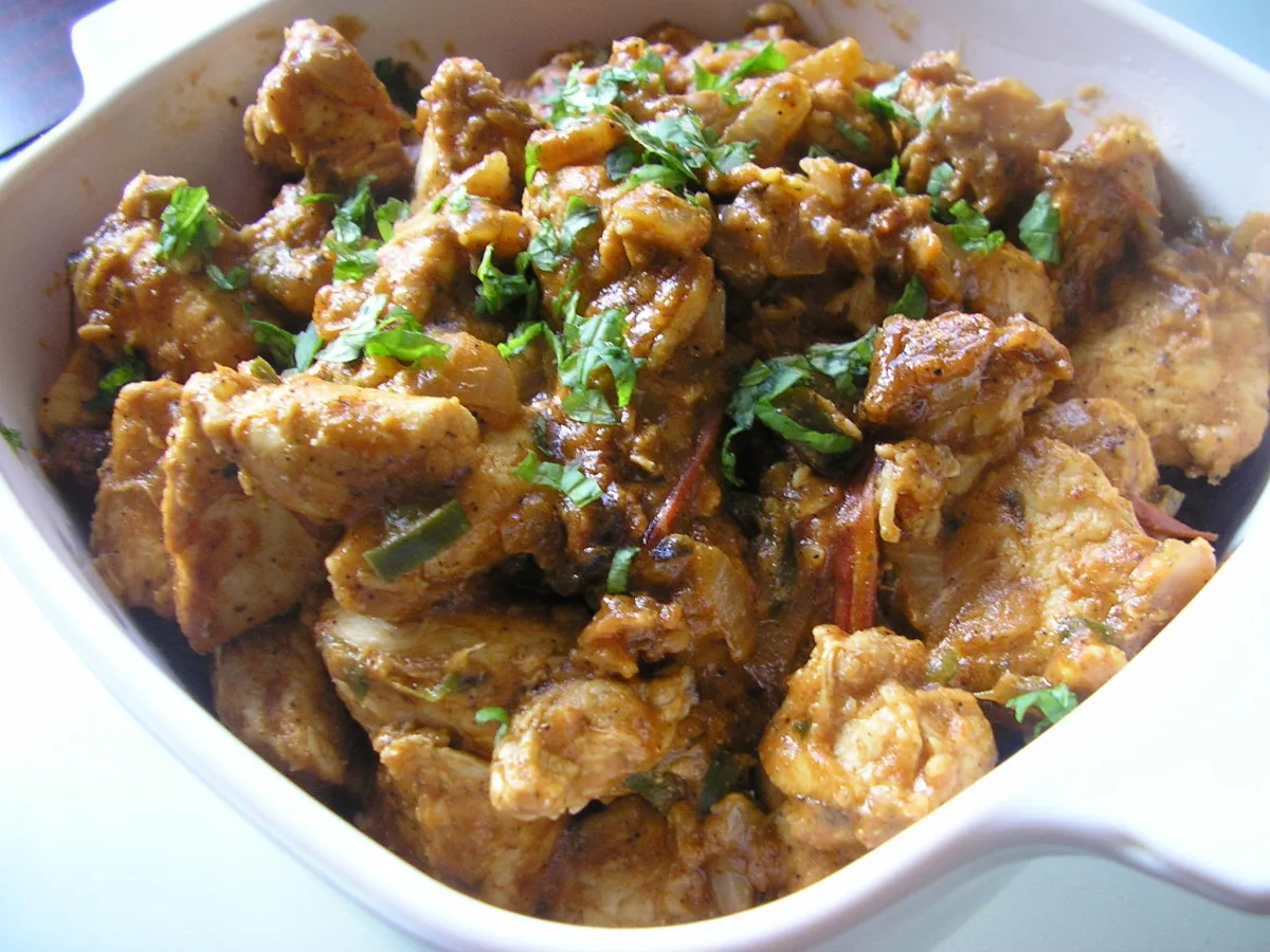 Murgh Handi (Spicy Chicken With Tomatoes)
