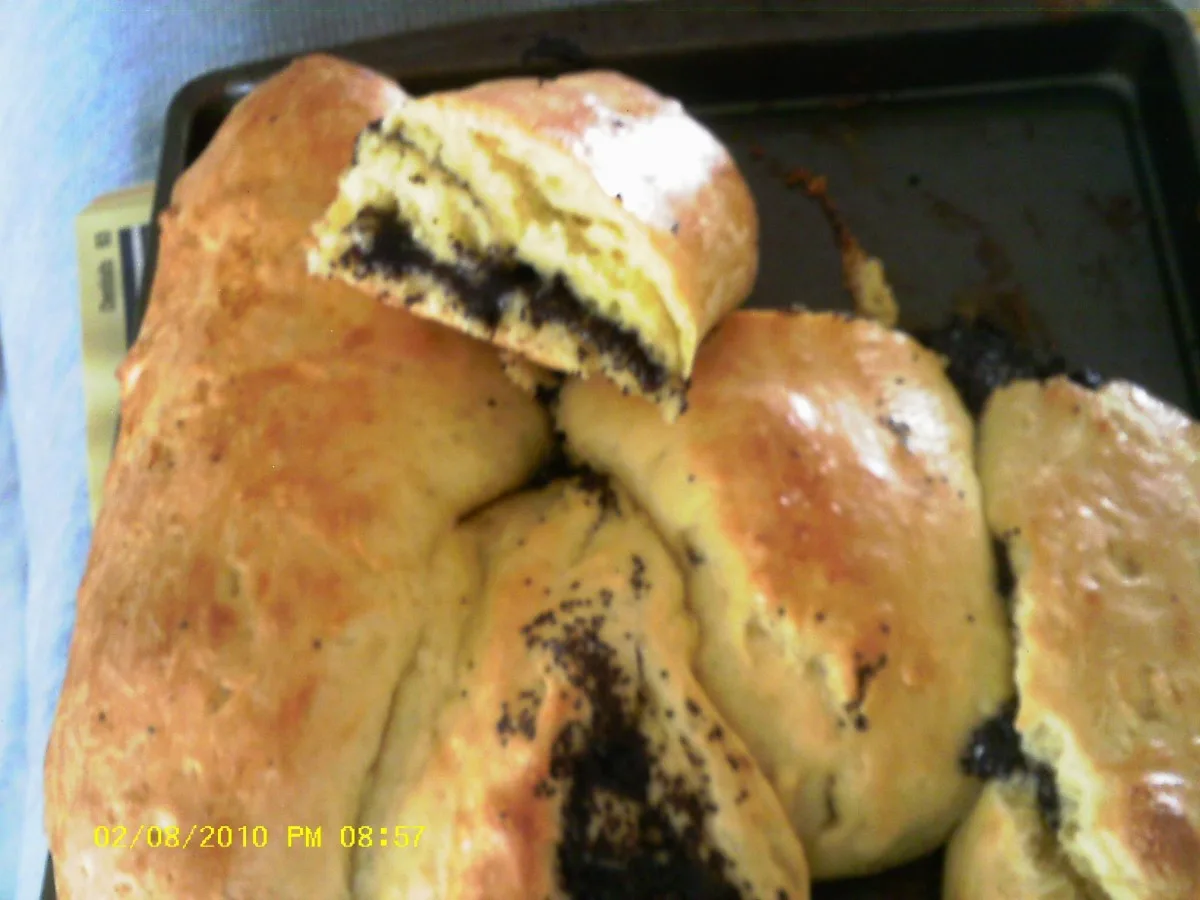 Nut and Poppy Seed Roll ( Hedeg Kelet)