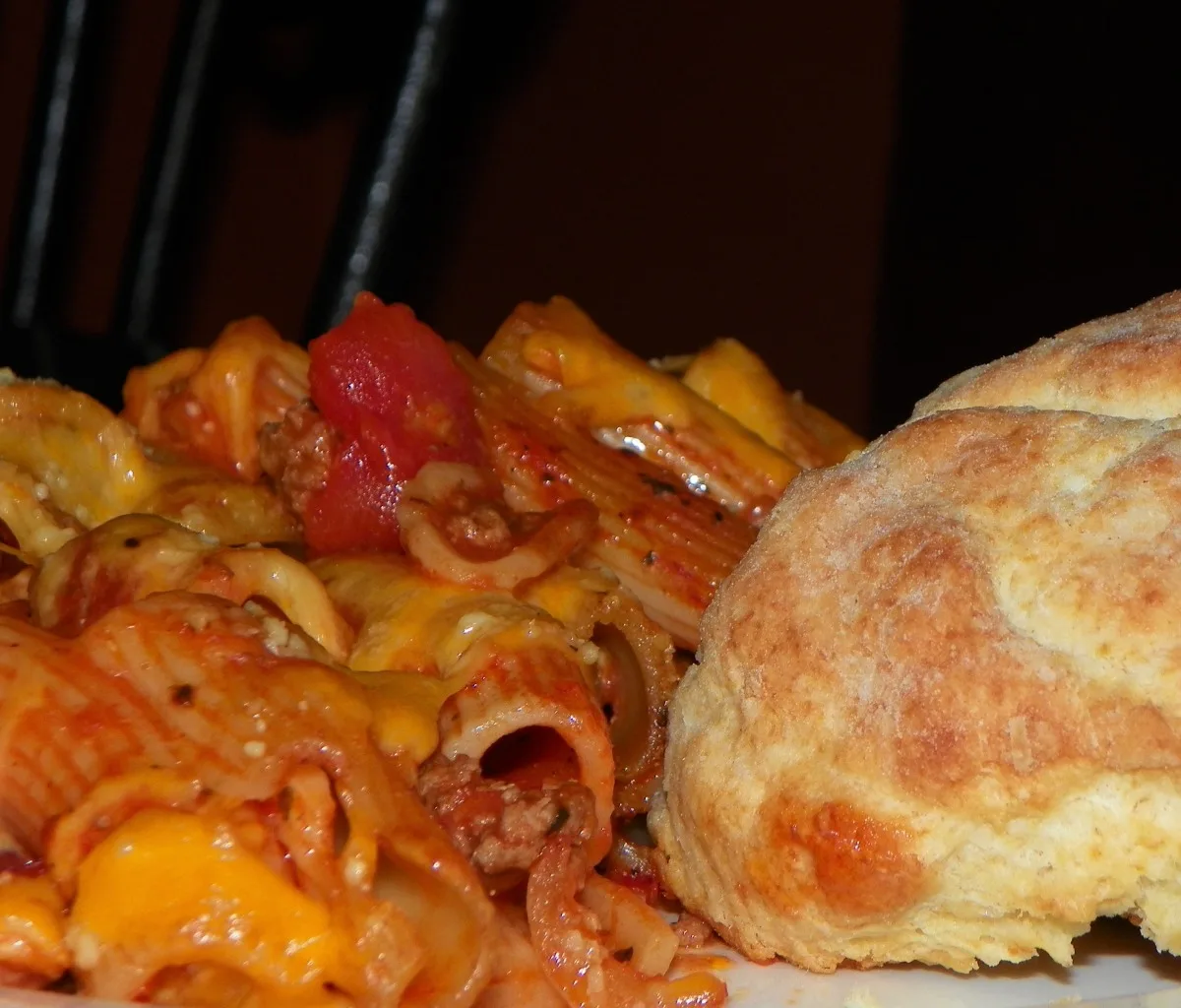 Pasta With Ground Beef and Tomato
