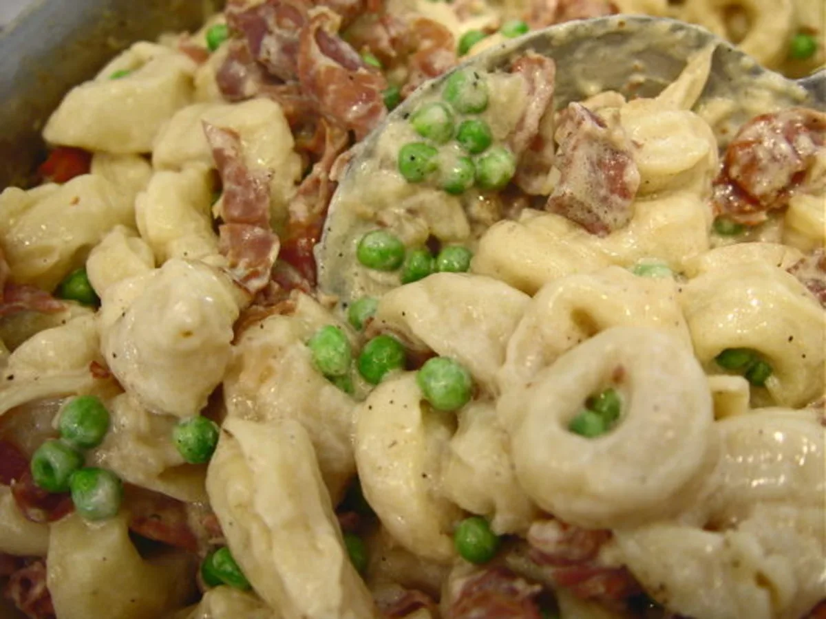 Pasta With Prosciutto and Peas