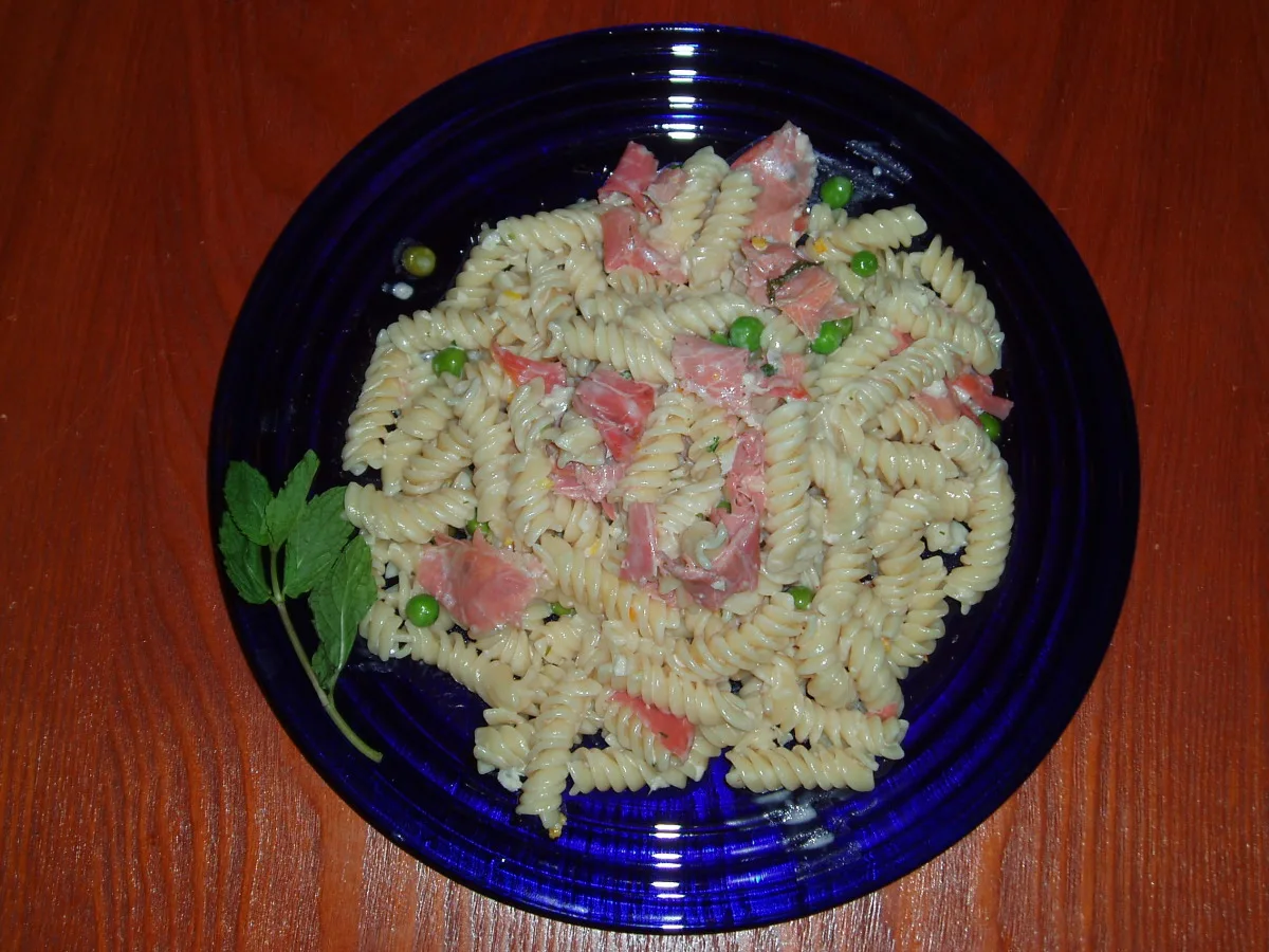 Pasta With Prosciutto in a Lemon Cream Sauce