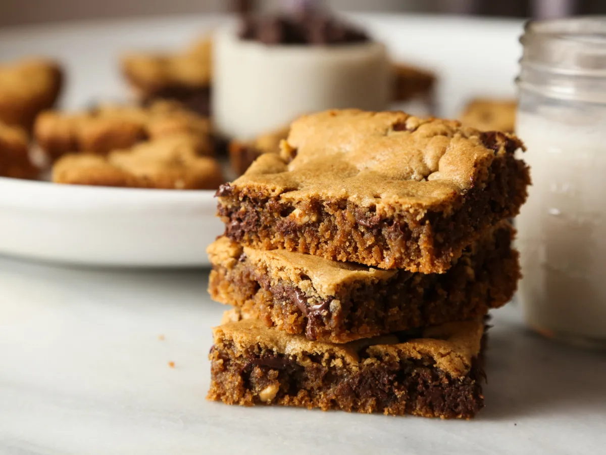 Peanut Butter Chocolate Chunk Bars