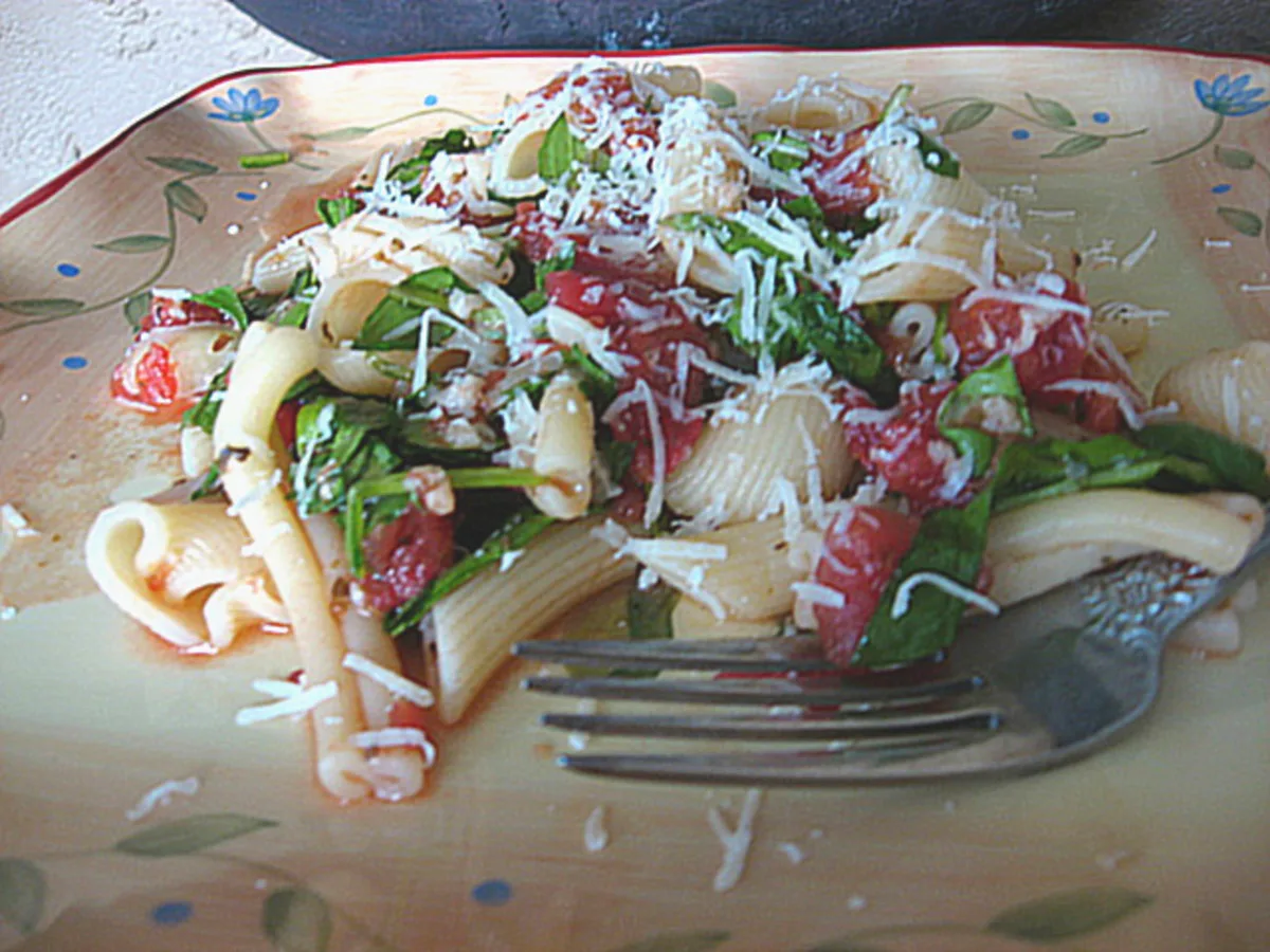 Penne With Tomato, Mozzarella & Arugula Pasta