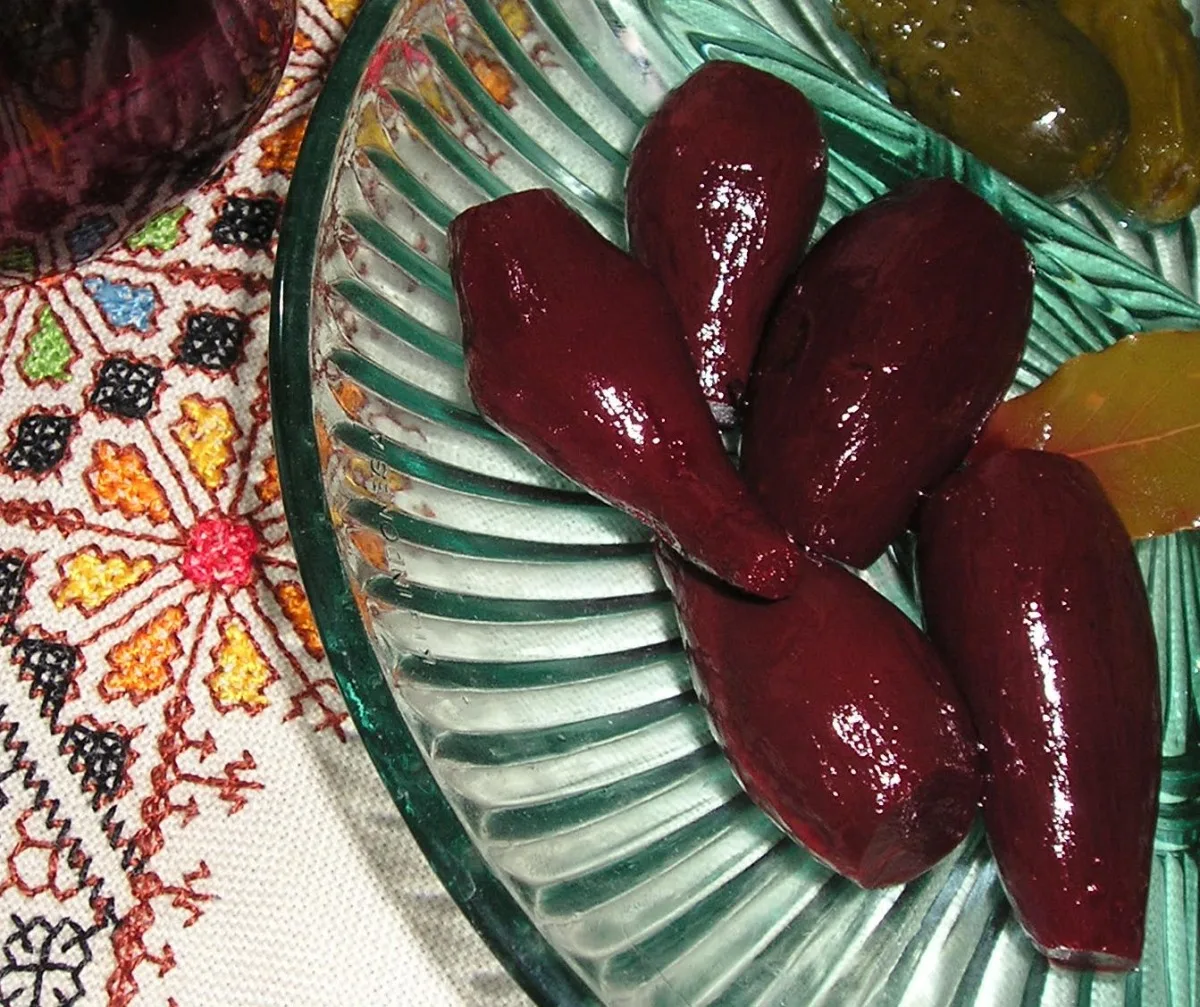 М'які мариновані червоні буряки