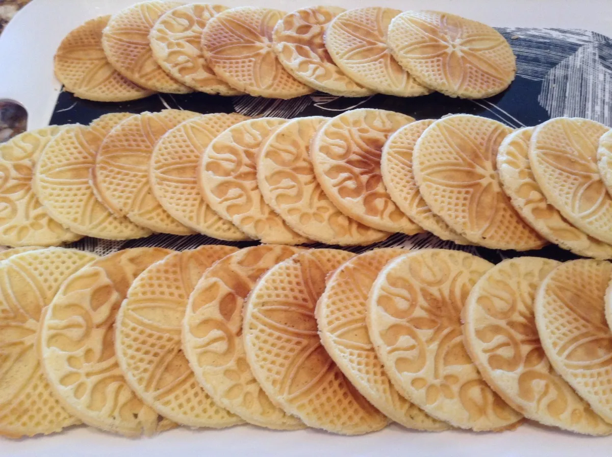 Піццельє (італійське вафельне печиво)