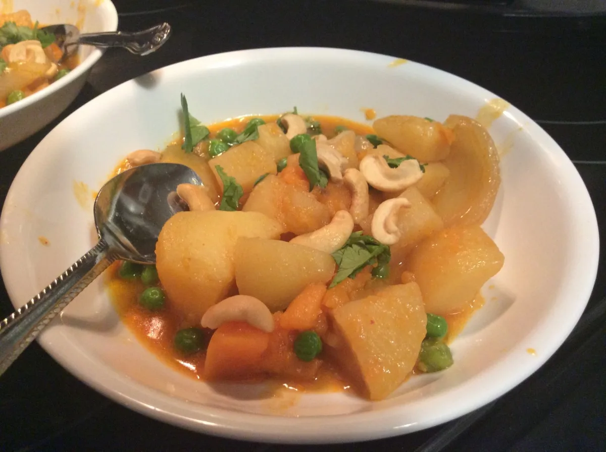 Potatoes and Peas in Red Curry Sauce