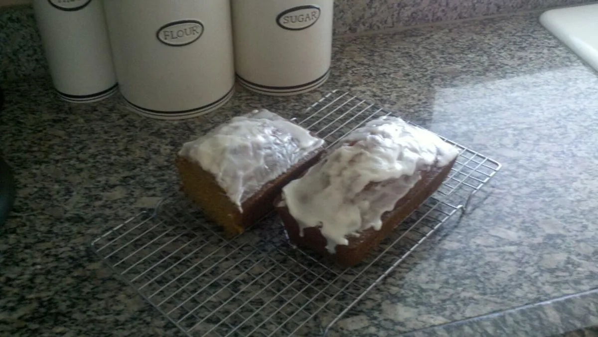 pumpkin bread with easy icing - YUMMY