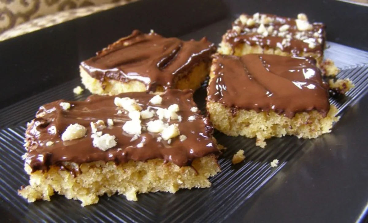 Quick, Easy Oatmeal Bars With Chocolate Topping