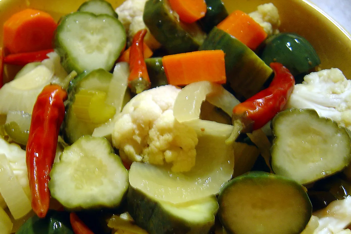 Quick Spicy Garden Mix Pickles (Refrigerator Method)
