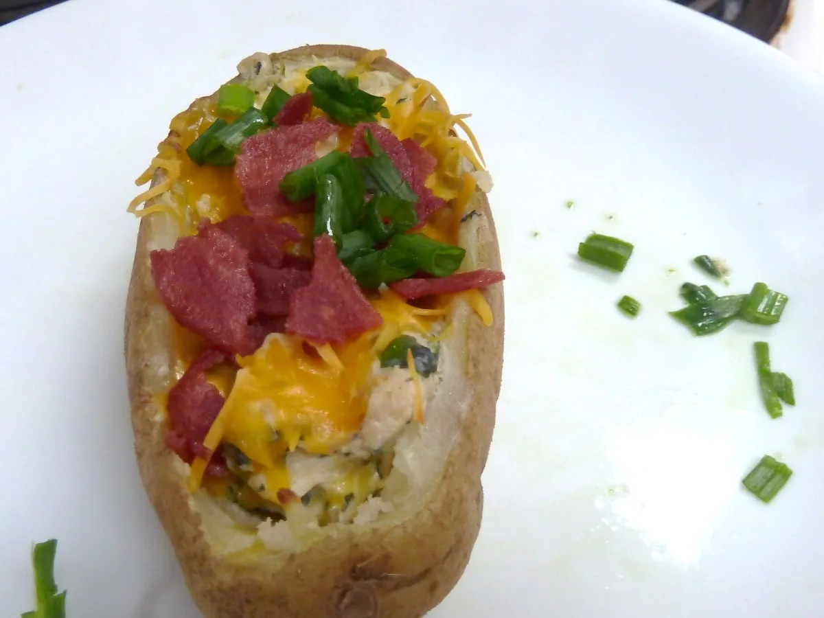Ranch-Chicken Stuffed Baked Potatoes #RSC