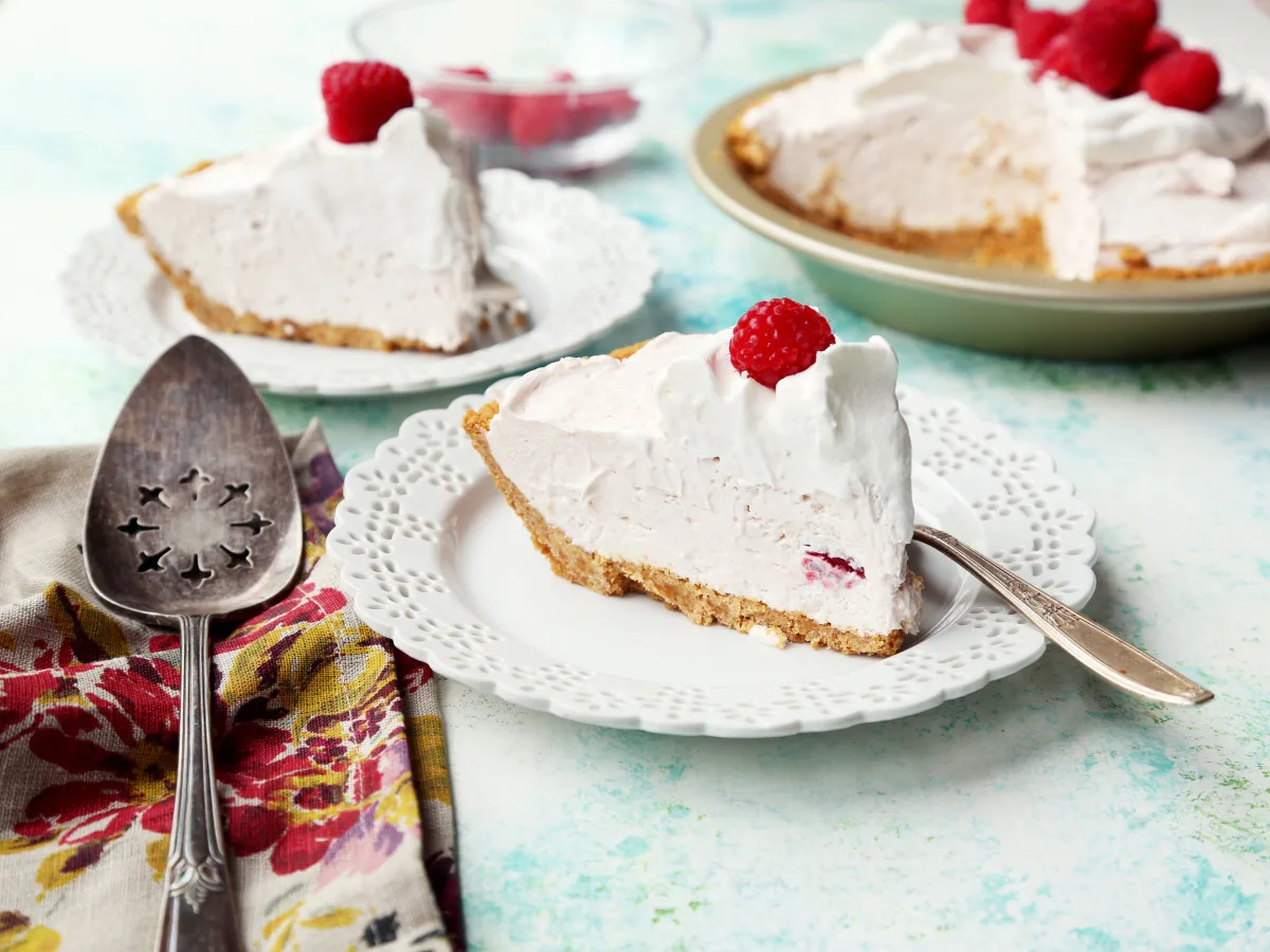 Raspberry and Cream Frozen Yogurt Pie