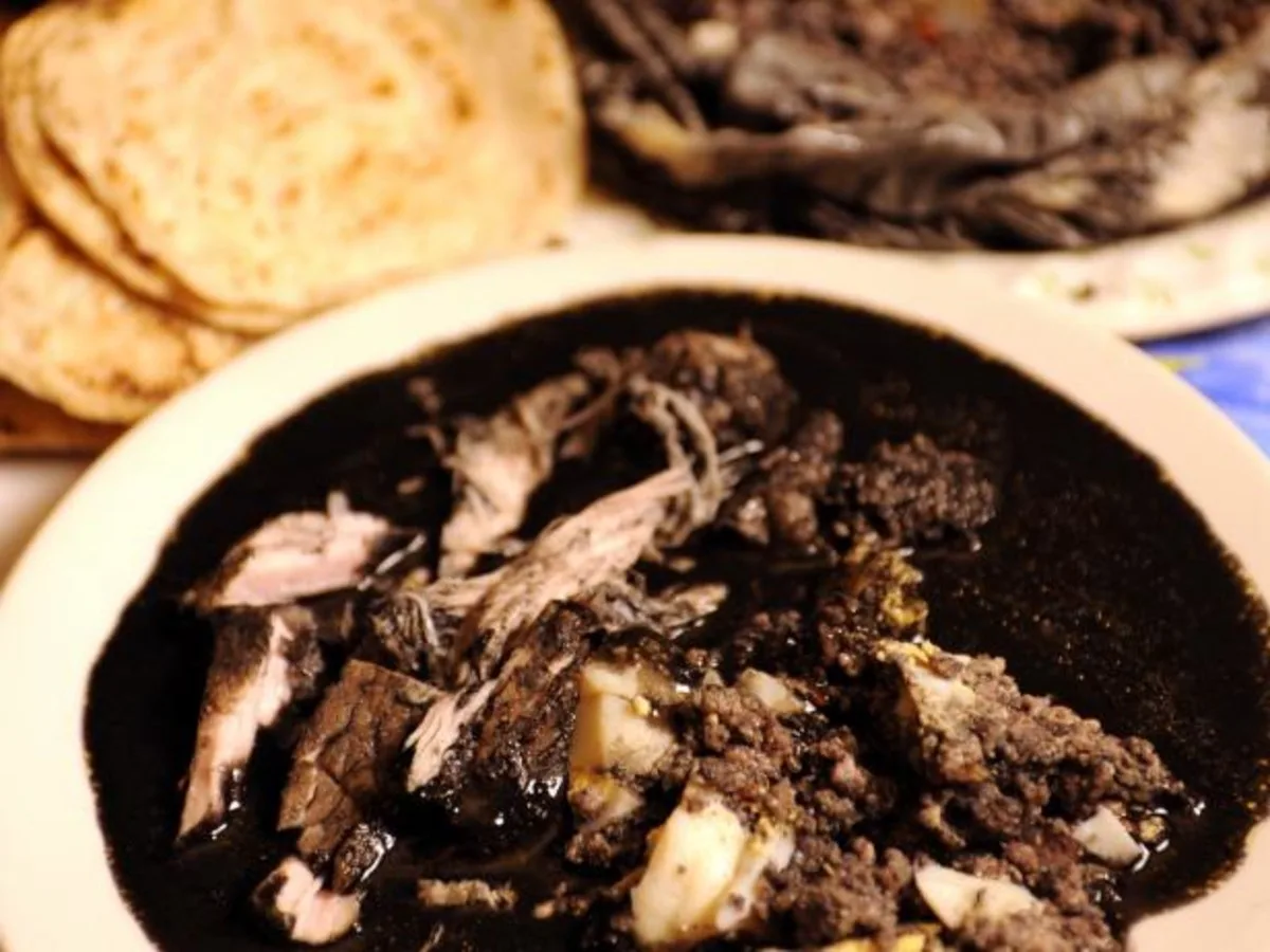 Чорний індичковий рагу (Relleno Negro)