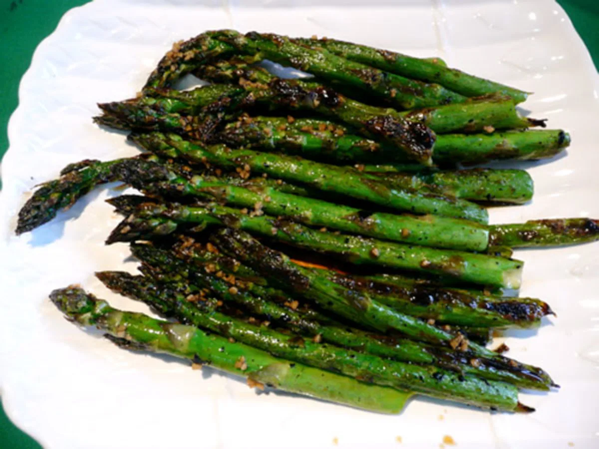 Roasted Asparagus With Garlic Dressing