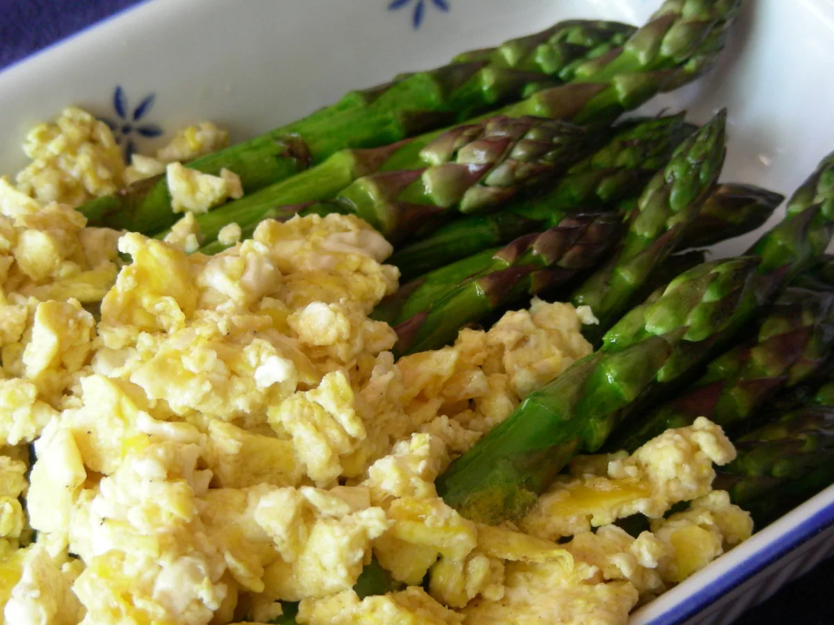 Roasted Asparagus With Scrambled Eggs