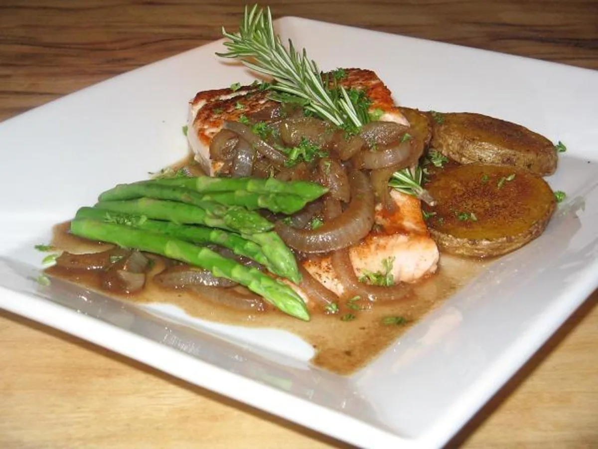 Salmon Fillet With Caramelised Onion